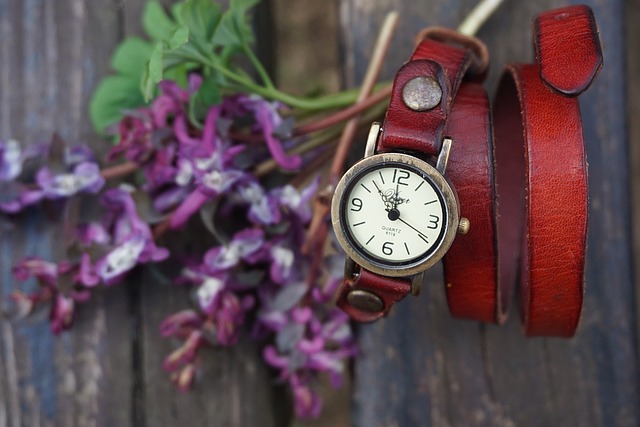 dřevěné hodinky